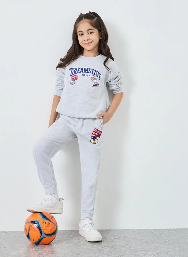 ستايلي جوغر بحواف مكبلة وطبعة جرافيك